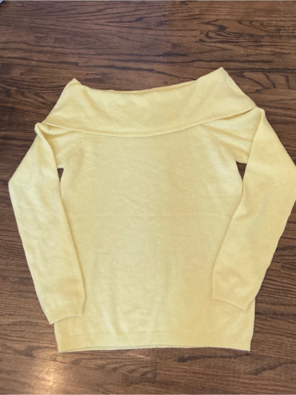 BCBGMaxAzria Pale Yellow Off-the-Shoulder Womens Sweater